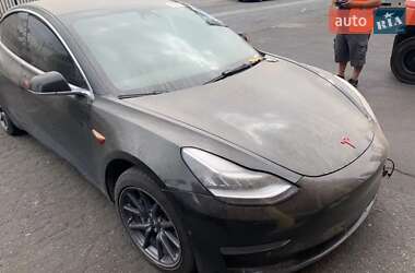 Седан Tesla Model 3 2019 в Львове