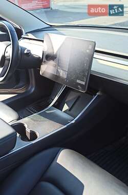 Седан Tesla Model 3 2019 в Киеве