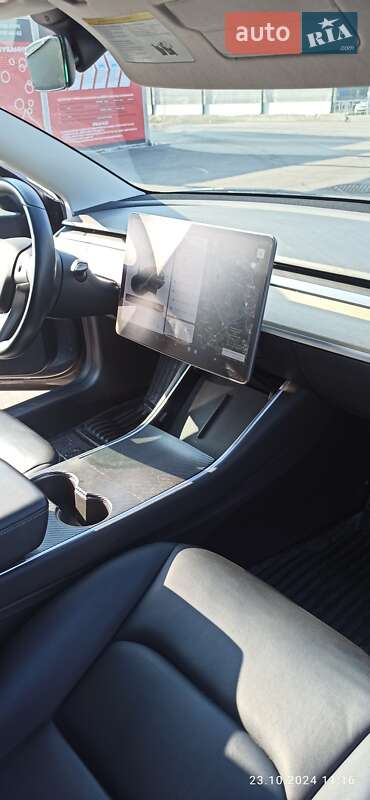 Седан Tesla Model 3 2019 в Киеве