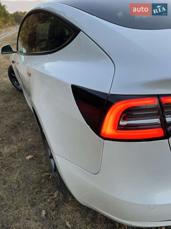 Седан Tesla Model 3 2020 в Харкові