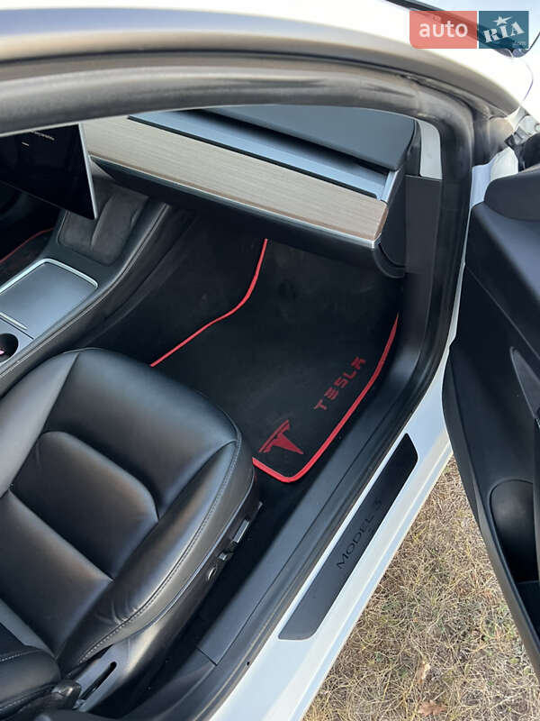 Седан Tesla Model 3 2020 в Харкові