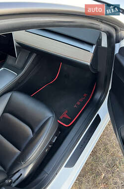 Седан Tesla Model 3 2020 в 