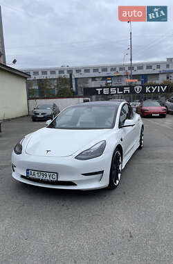 Седан Tesla Model 3 2021 в Киеве