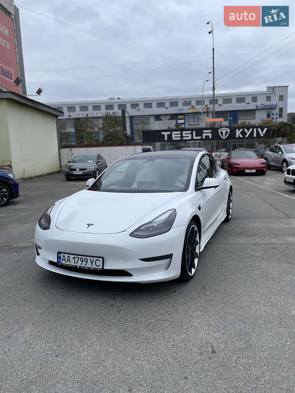 Седан Tesla Model 3 2021 в 