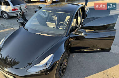 Седан Tesla Model 3 2022 в 