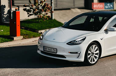 Седан Tesla Model 3 2020 в Ровно