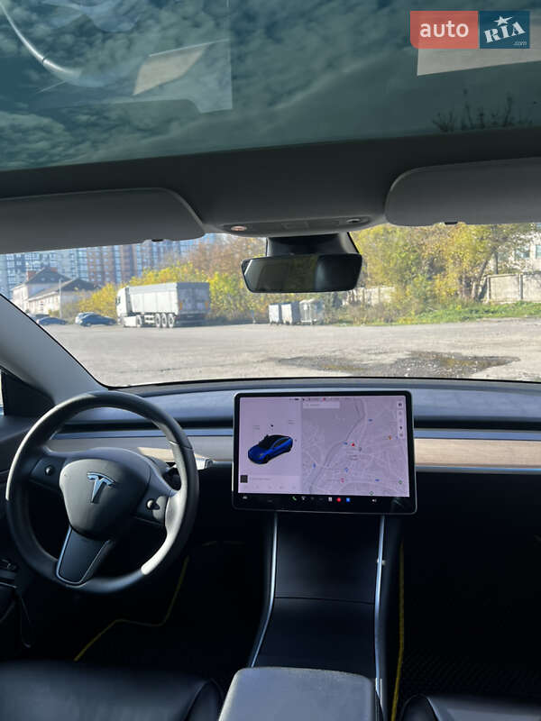 Седан Tesla Model 3 2019 в Луцьку