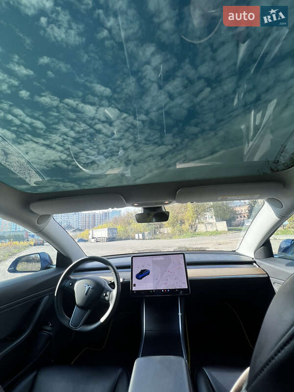 Седан Tesla Model 3 2019 в Луцьку