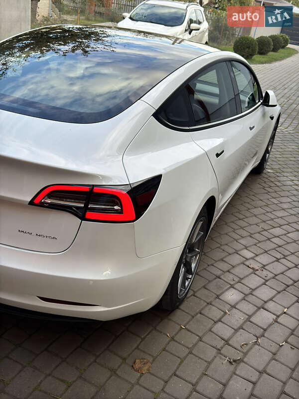 Седан Tesla Model 3 2021 в Нововолинську