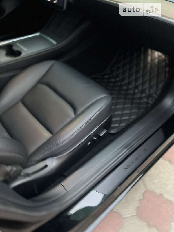 Седан Tesla Model 3 2020 в Харкові