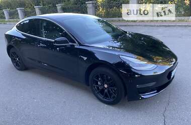 Седан Tesla Model 3 2018 в Умани