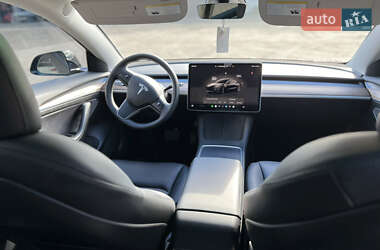 Седан Tesla Model 3 2022 в 