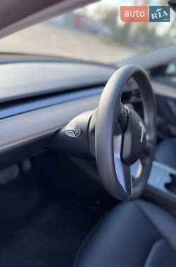 Седан Tesla Model 3 2022 в 