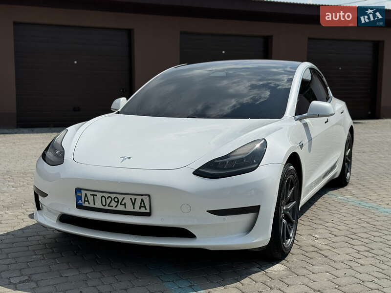 Седан Tesla Model 3 2018 в Надвірній