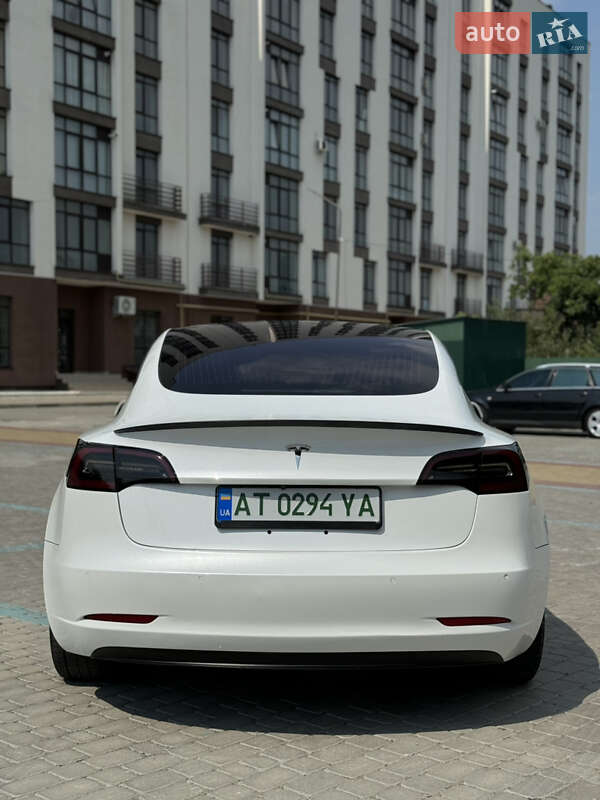 Седан Tesla Model 3 2018 в Надвірній