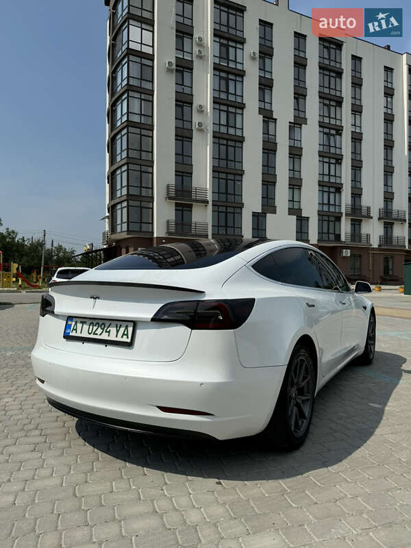 Седан Tesla Model 3 2018 в Надвірній
