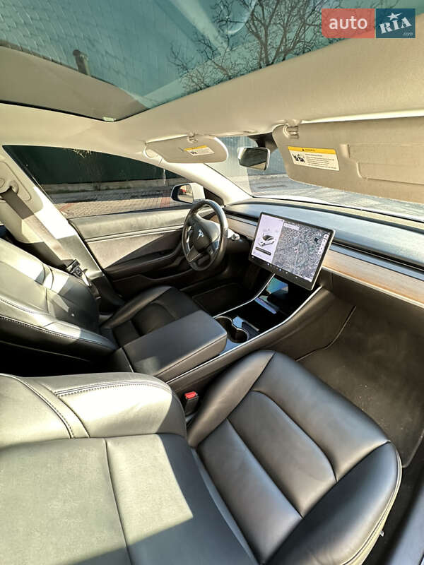 Седан Tesla Model 3 2018 в Надвірній