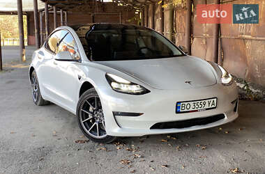 Седан Tesla Model 3 2021 в Кременце