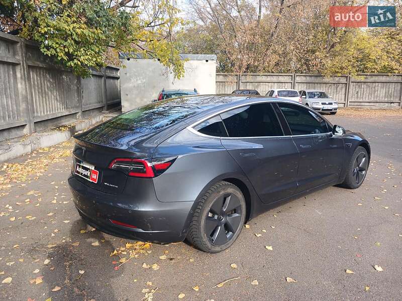 Седан Tesla Model 3 2018 в Киеве