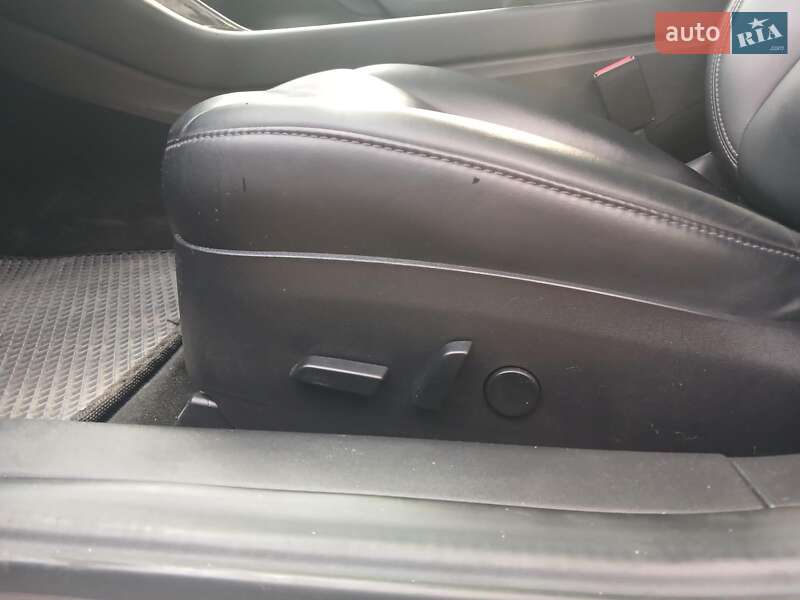 Седан Tesla Model 3 2018 в Киеве