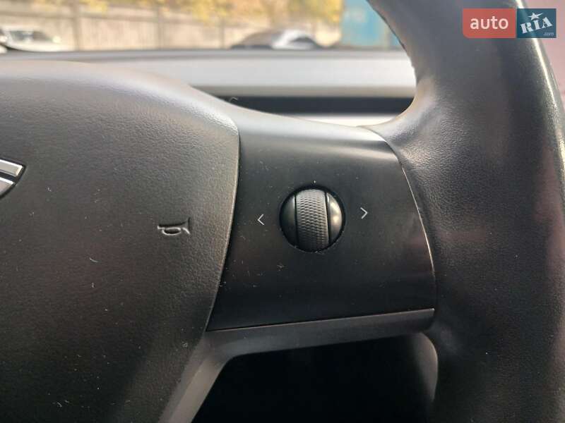 Седан Tesla Model 3 2018 в Киеве