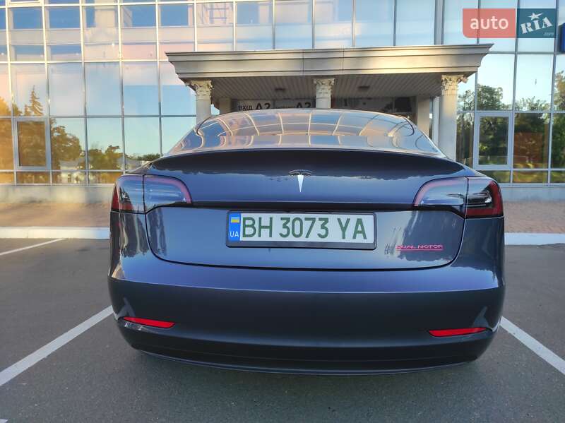 Седан Tesla Model 3 2023 в Одессе