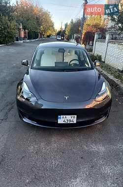 Седан Tesla Model 3 2022 в Киеве