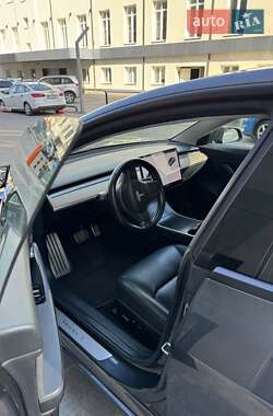 Седан Tesla Model 3 2018 в Львове
