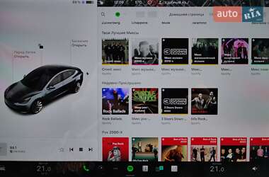 Седан Tesla Model 3 2018 в Львове