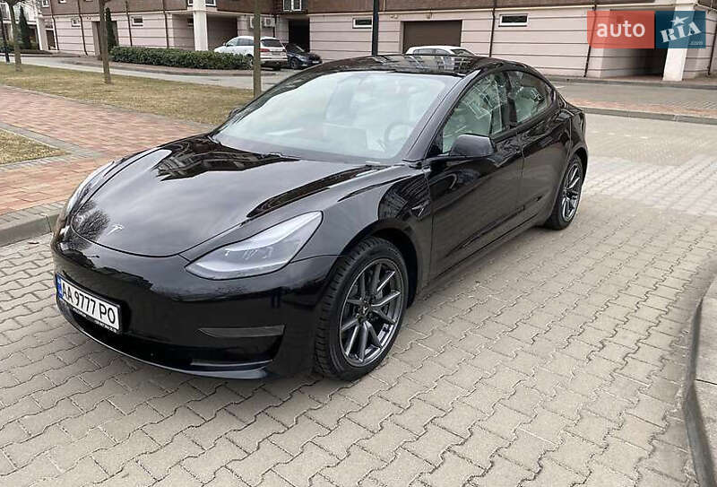 Седан Tesla Model 3 2021 в Киеве