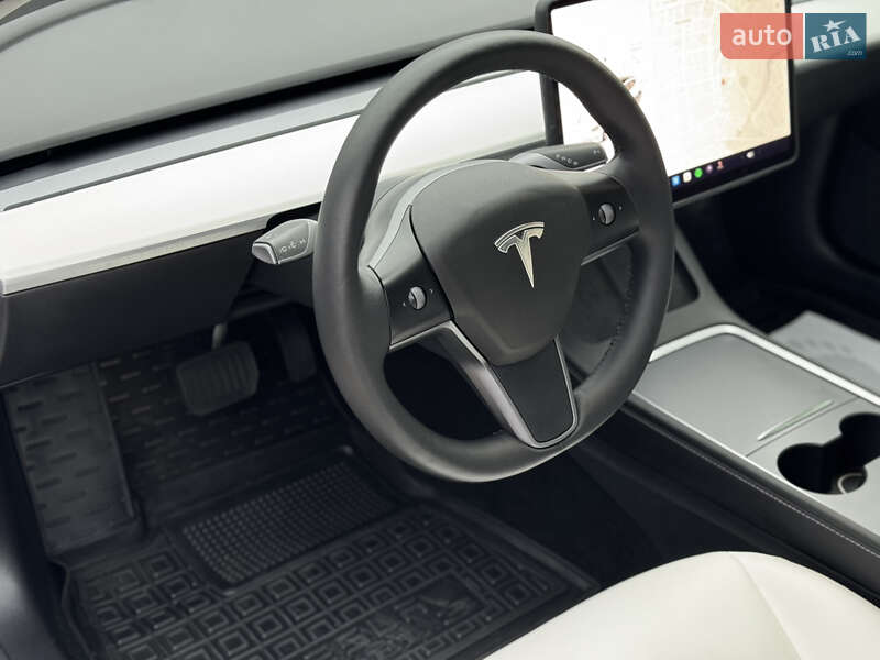Седан Tesla Model 3 2022 в Житомире