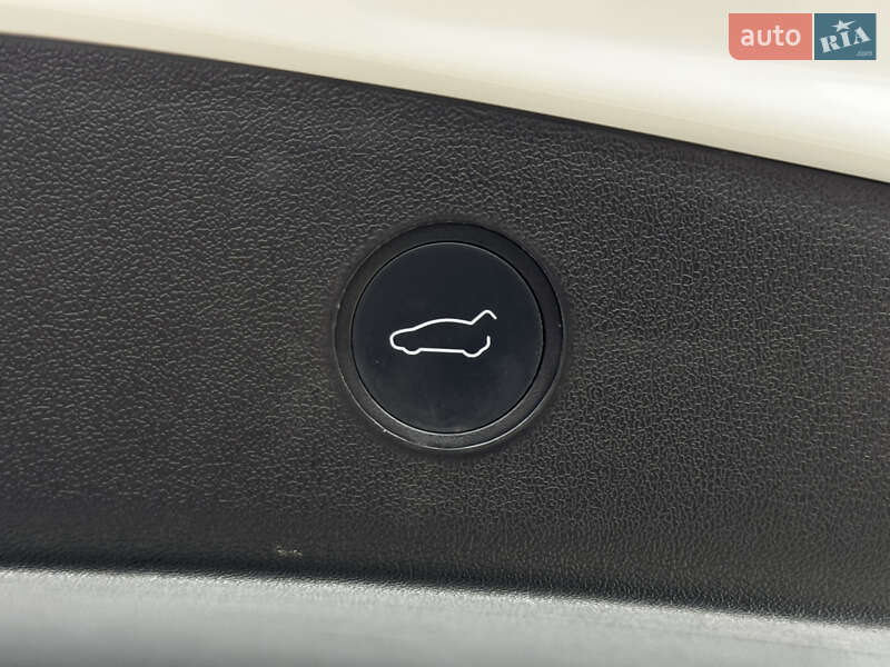 Седан Tesla Model 3 2022 в Житомире