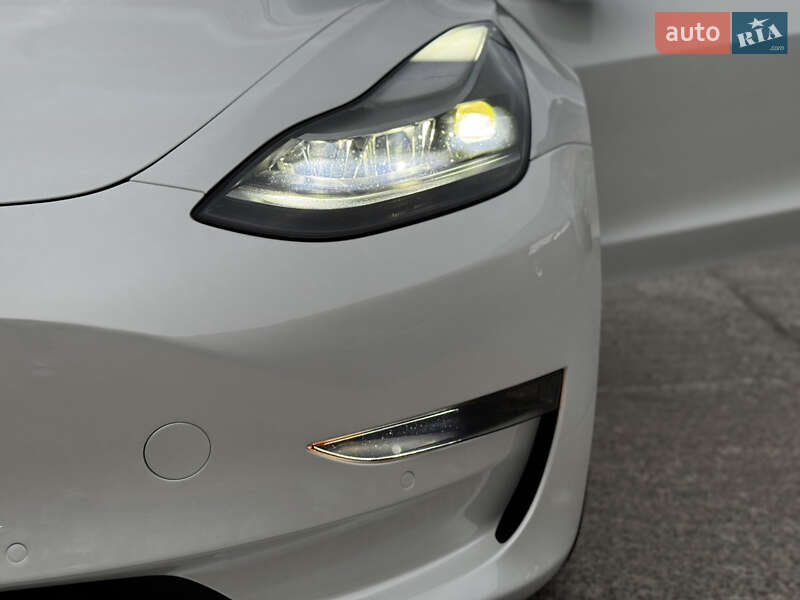 Седан Tesla Model 3 2022 в Житомире