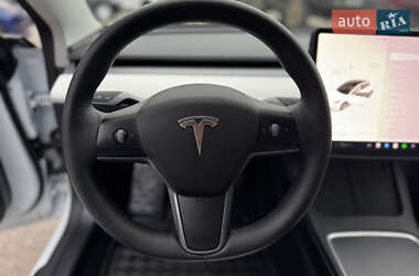 Седан Tesla Model 3 2022 в 
