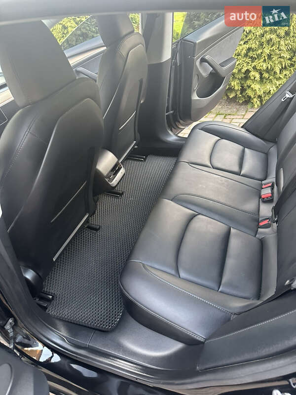Седан Tesla Model 3 2023 в Калуше