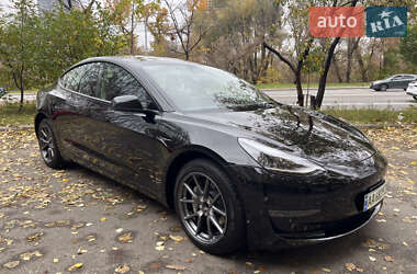 Седан Tesla Model 3 2023 в Киеве