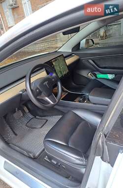 Седан Tesla Model 3 2019 в 