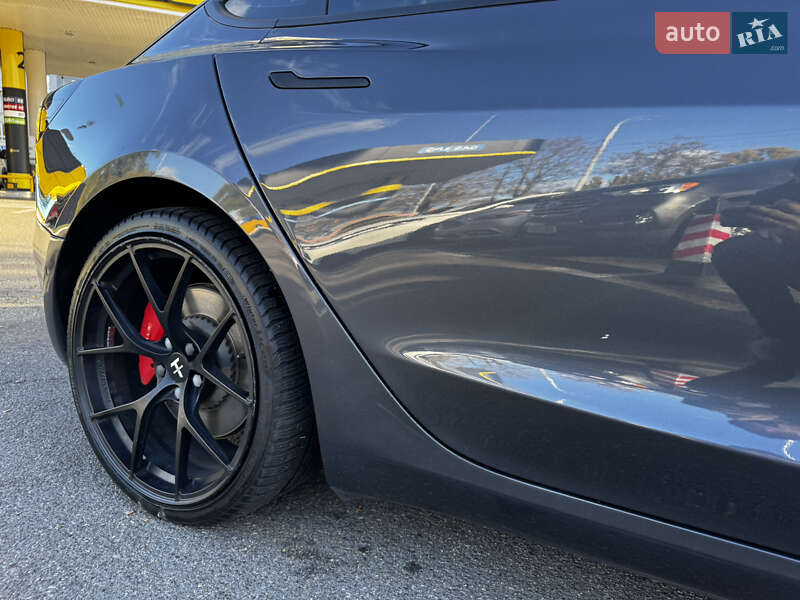 Седан Tesla Model 3 2018 в Киеве