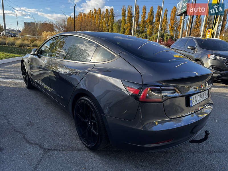 Седан Tesla Model 3 2018 в Киеве