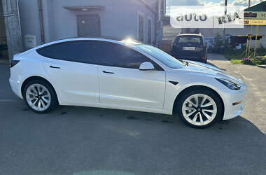 Седан Tesla Model 3 2022 в 