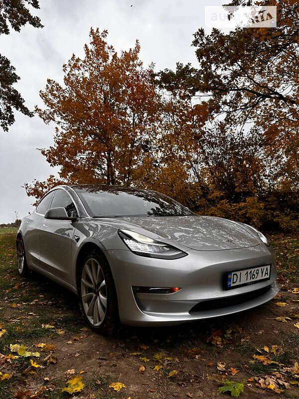 Седан Tesla Model 3 2018 в 