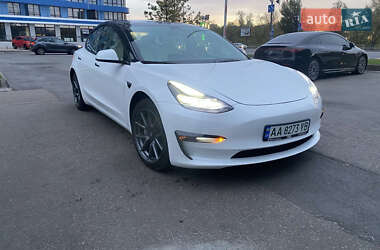 Седан Tesla Model 3 2022 в Києві