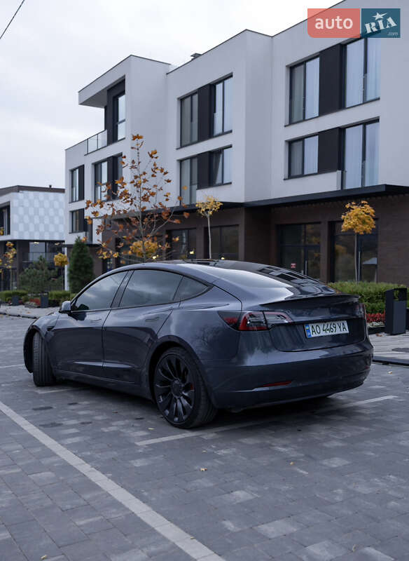 Седан Tesla Model 3 2023 в Ужгороде