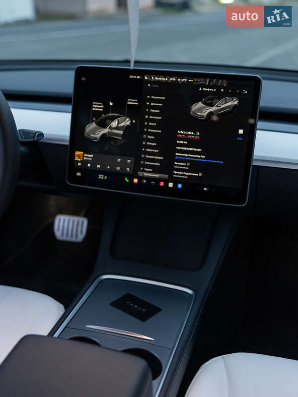 Седан Tesla Model 3 2023 в Ужгороде