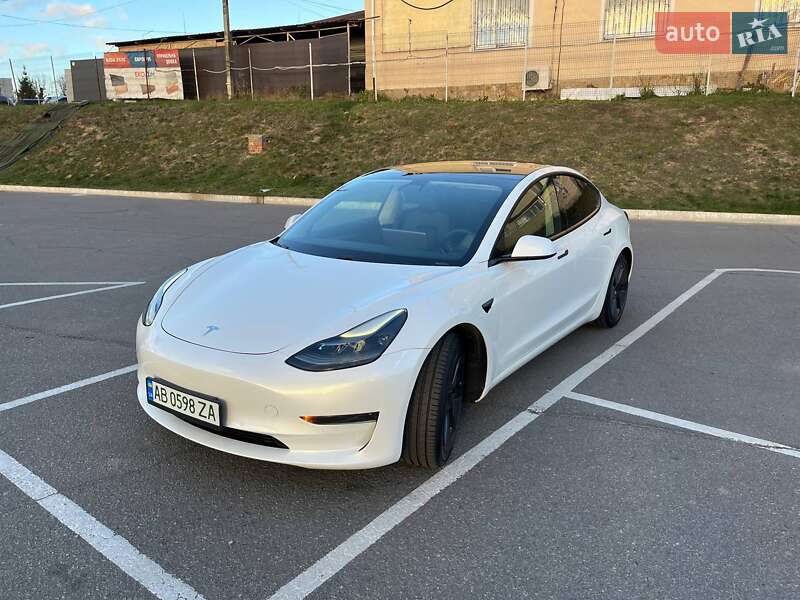 Седан Tesla Model 3 2021 в Виннице