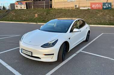 Седан Tesla Model 3 2021 в 