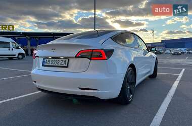 Седан Tesla Model 3 2021 в 