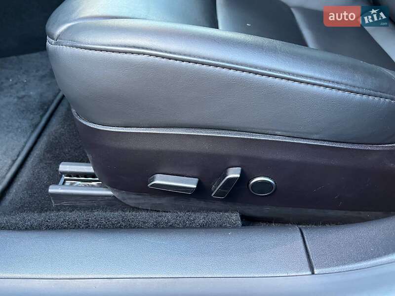 Седан Tesla Model 3 2021 в Виннице