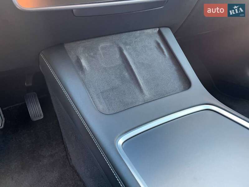 Седан Tesla Model 3 2021 в Виннице