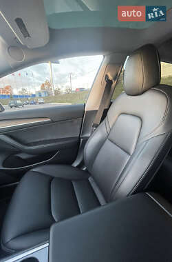 Седан Tesla Model 3 2021 в 